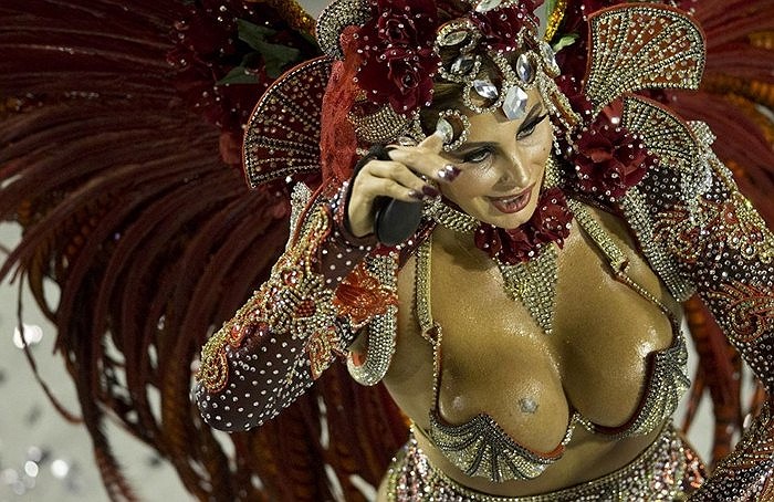 Những vũ nữ latin luôn nóng bỏng mỗi khi xuất hiện trên sân khấu