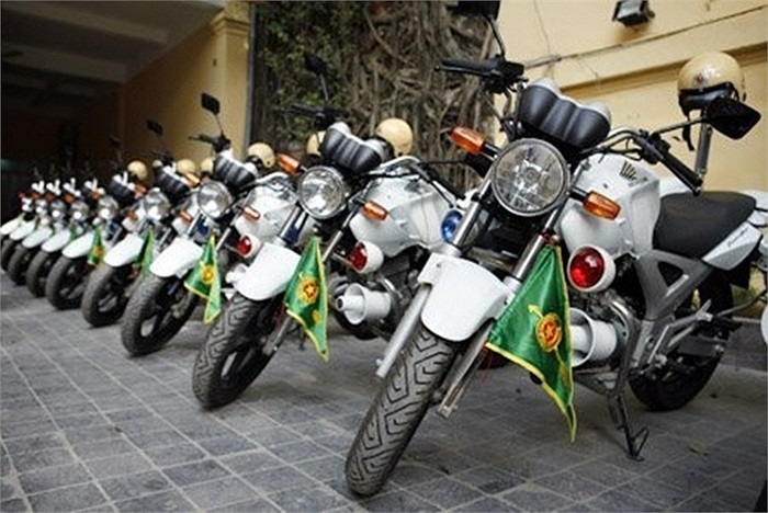 Đội tuần tra dẫn đoàn là đơn vị đầu tiên của PC 67 Hà Nội được trang bị 15 chiếc xe Honda CBX 250 Twister