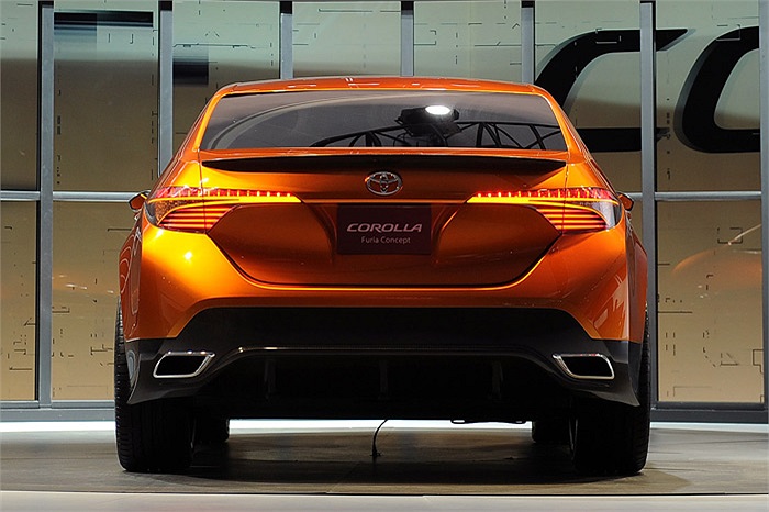 Mẫu Concept này trông hiện đại hơn hẳn phiên bản Corolla hiện tại cũng như những đối thủ của dòng xe này như Honda Civic và Mazda3. 