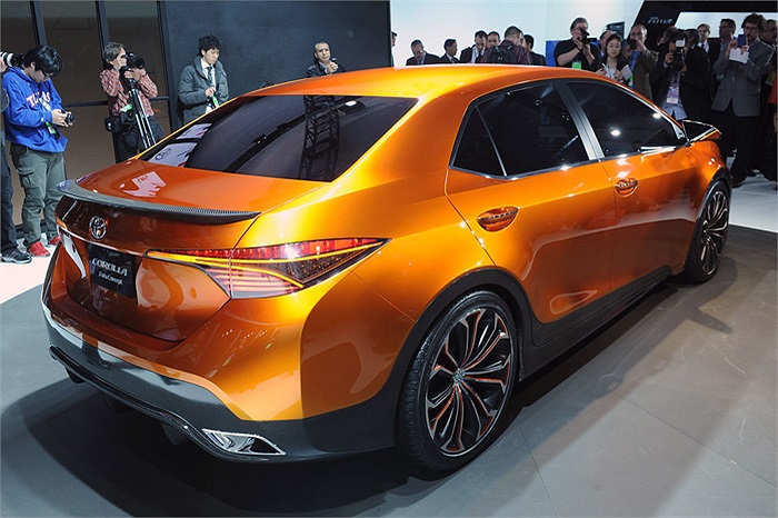 Toyota Corolla Furia Concept có chiều dài 4.620 mm, chiều rộng 1.805 mm và chiều cao 1.425 mm. Chiều dài cơ sở của xe đạt mức 2.700 mm. 