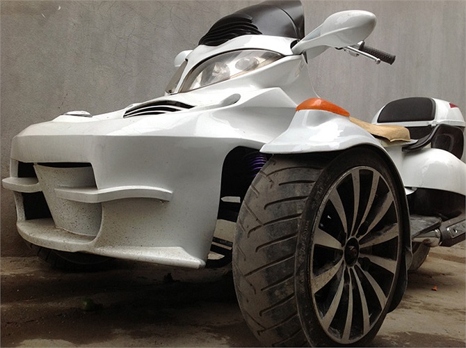 Hiện chưa rõ xe sử dụng động cơ loại nào còn bánh xe dường như được “mượn” từ một mẫu ô tô loại nhỏ với vành đúc thể thao.