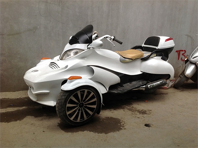 Với kiểu dáng hầm hố độc đáo, dòng xe 3 bánh Can-Am là một trong những mẫu xe độc và khủng được dân chơi Việt khá ưa chuộng.