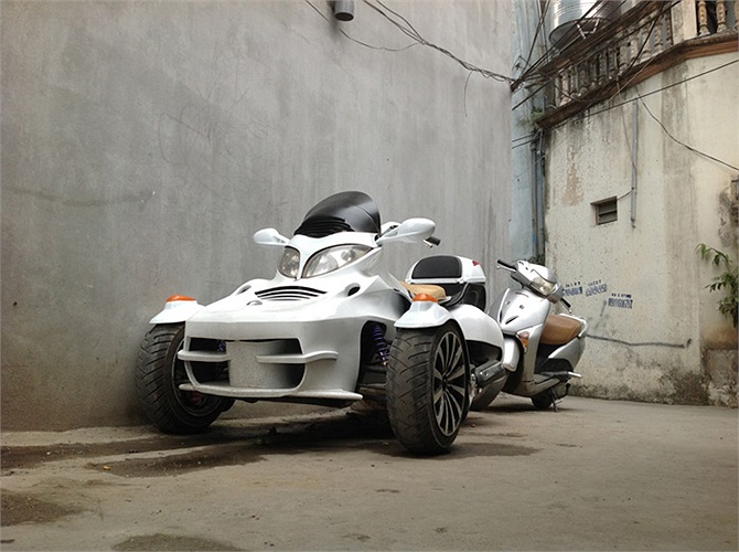 Hiện chưa rõ xe sử dụng động cơ loại nào còn bánh xe dường như được “mượn” từ một mẫu ô tô loại nhỏ với vành đúc thể thao.