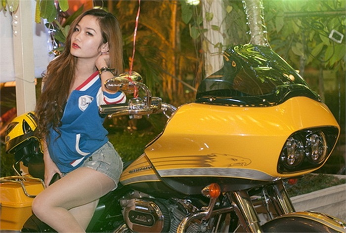 Chủ chiếc COV Road Glide Custom cho biết, sau khi nộp thuế đầy đủ tổng giá trị chiếc xe lên tới 1,5 tỉ đồng và là một trong những chiếc motor đắt giá bậc nhất tại Việt Nam hiện nay.