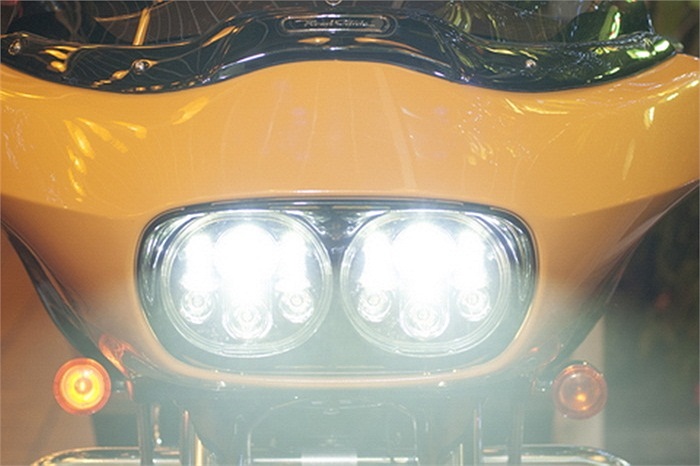 Chiếc xe có kích thước tầm cỡ như dòng Ultra Classic với chiều dài 2,443m, chiều cao yên 695 mm, khoảng sáng gầm 125 mm. Xe có cặp lốp trước 130/60 B19 và cặp lốp sau 10/55 B18. 