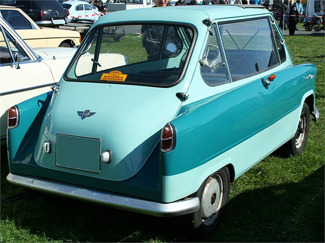 Xe có thiết kế khá lạ mắt với đầu và đuôi xe gần giống nhau. 