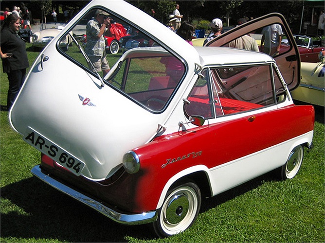 Dù có kiểu dáng nhỏ gọn và nội thất khá tiện dụng, Zundap Janus vẫn nhanh chóng bị khai tử do không chịu được sự cạnh tranh của các đối thủ như Mini hay Fiat 500.