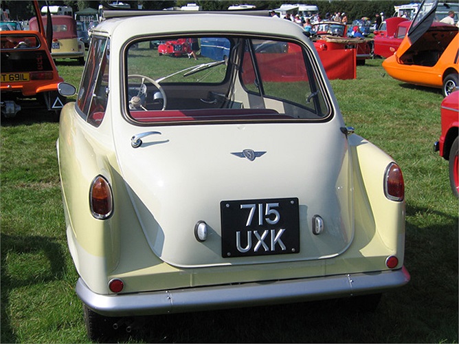 Điểm yếu của dòng xe này là khả năng vận hành quá yếu. Xe sử dụng động cơ chỉ 245cc với 1 xy lanh cho công suất khiêm tốn 14 mã lực. 