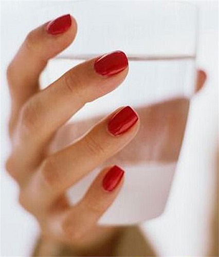 Nước: Não con người có tới 75% là nước. Mất nước cơ quan bị ảnh hưởng đầu tiên là não. Nước quá ít sẽ làm cho người mệt mỏi, phản ứng kém đi. 