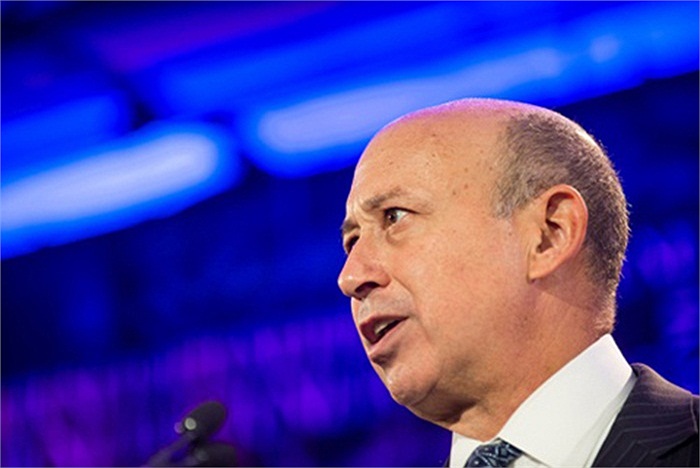 Lloyd Blankfein, CEO Ngân hàng Goldman phát biểu: 'Có nhiều lúc trong lịch sử, tôi biết công đồng doanh nhân gắn liền với những sự kiện của quốc gia, ví dụ như trong chiến tranh, khi cần tăng sản xuất thì dĩ nhiên số lượng CEO cũng giảm đi'.