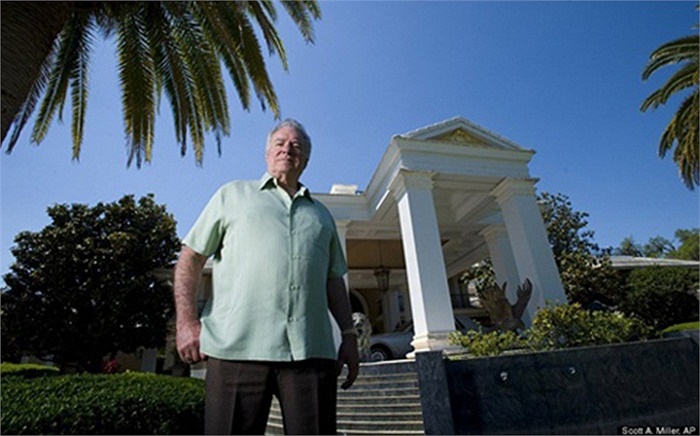 Siegel, CEO của công ty nghỉ mát Wesgate đã gửi email tới các nhân viên dọa sẽ sa thải họ nếu tổng thống Obama tái đắc cử. 