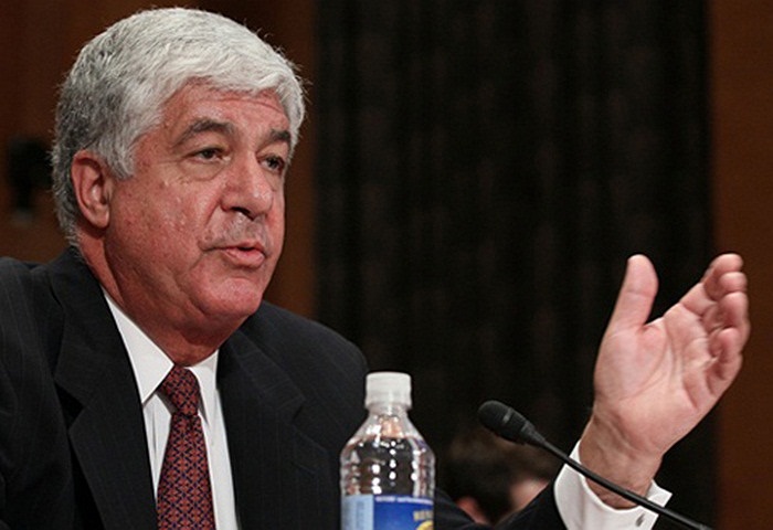 Trong khi cho phép mình mua sắm một ngôi diệt thự bên bờ biển, CEO của AIG, Robert Benmosche lại cho rằng những người dân châu Âu bình thường thì nên làm việc tới lúc 80 tuổi.