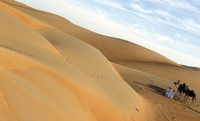 Nông dân chuẩn bị cho lế hội lạc đà tại Abu Dhabi, Các Tiểu Vương quốc Ả Rập