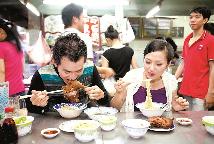 Bộ hình rút ra trong tập Ăn vặt Sài Gòn của tác giả Chu Thị Hồng Anh.