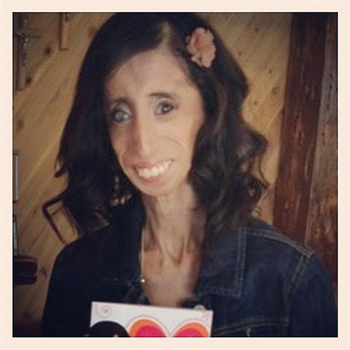 Thậm chí cô còn được gọi với cái tên 'cô gái xấu nhất thế giới'