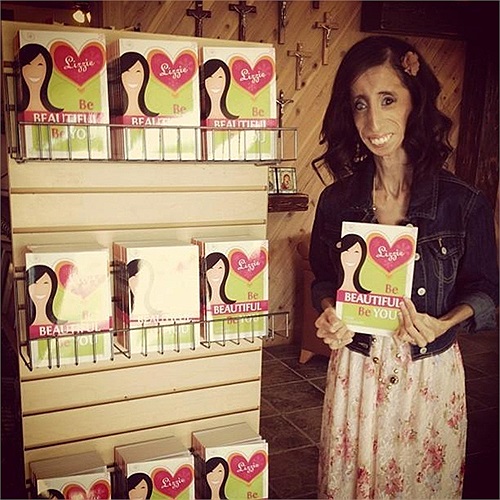  Lizzie Velasquez ra mắt cuốn sách đầu tay 'Be Beautiful, be you'