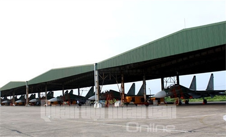 Nằm trong tiến trình hiện đại hóa của toàn Quân chủng PK-KQ, Không quân nhân dân Việt Nam cũng được trang bị nhiều máy bay hiện đại như SU-27, SU-30... 