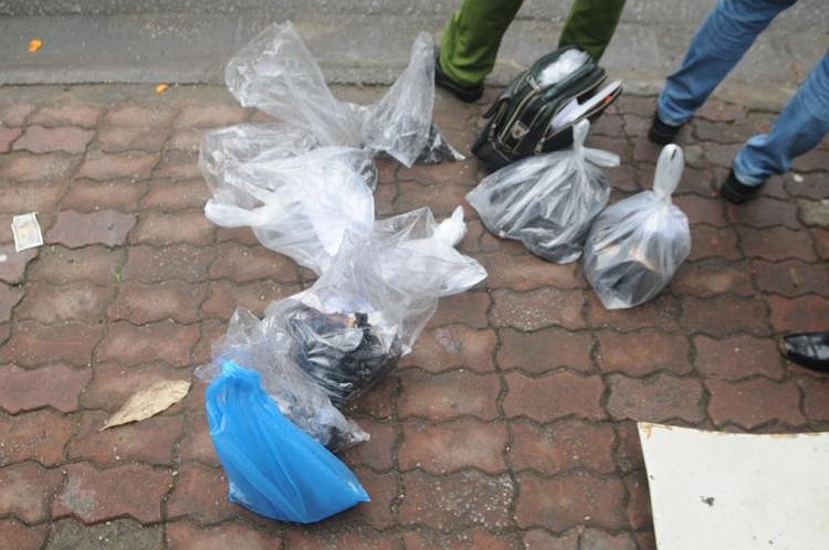 Những mảnh vỡ thu giữ tại hiện trường.