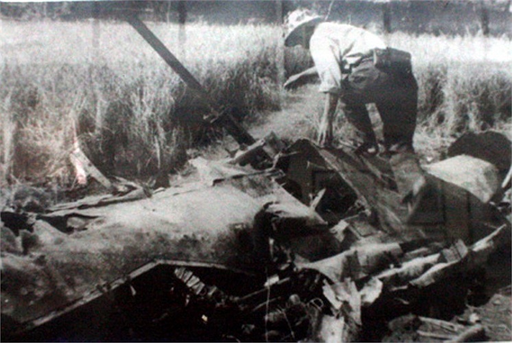 Bộ đội đang chuyển máy móc, sẵn sàng chiến đấu ở Hà Tây năm 1972 (Theo Dân trí)