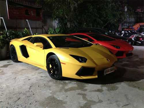 Bộ đôi Lamborghini Aventador ở VN hội ngộ