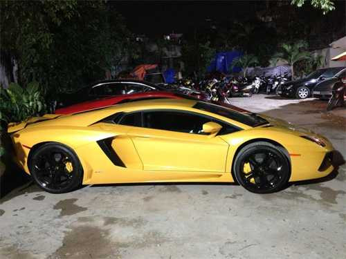 Bộ đôi Lamborghini Aventador ở VN hội ngộ