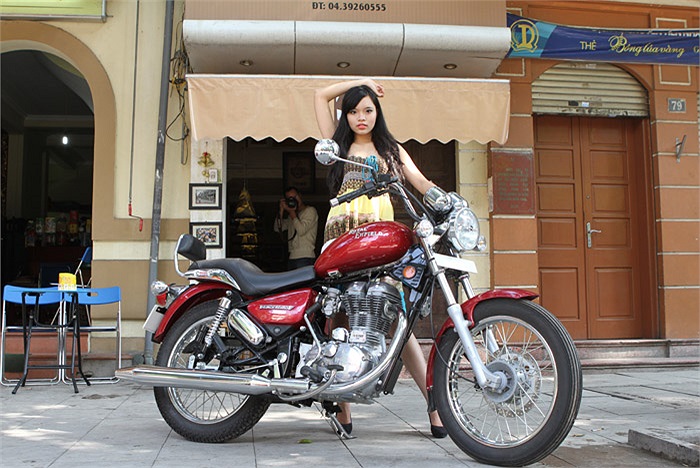 Xe trang bị động cơ 500cc, giống mẫu Royal Enfield Classic 500 cho công suất 26 mã lực và mô-men xoắn 41 Nm. 