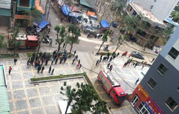 Cháy chung cư 31 tầng, hàng trăm người dân hoảng loạn