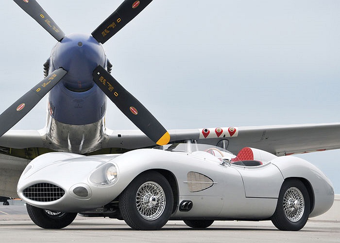 7. Aerogel (gel khí): vật liệu nhân tạo được điều chế chủ yếu từ cát, oxit kim loại, polymer và carbon. Dù chỉ nặng hơn không khí gấp 3 lần, chất rắn siêu nhẹ này có khả năng “gánh” một vật nặng hơn gấp 500 đến 4000 lần. 