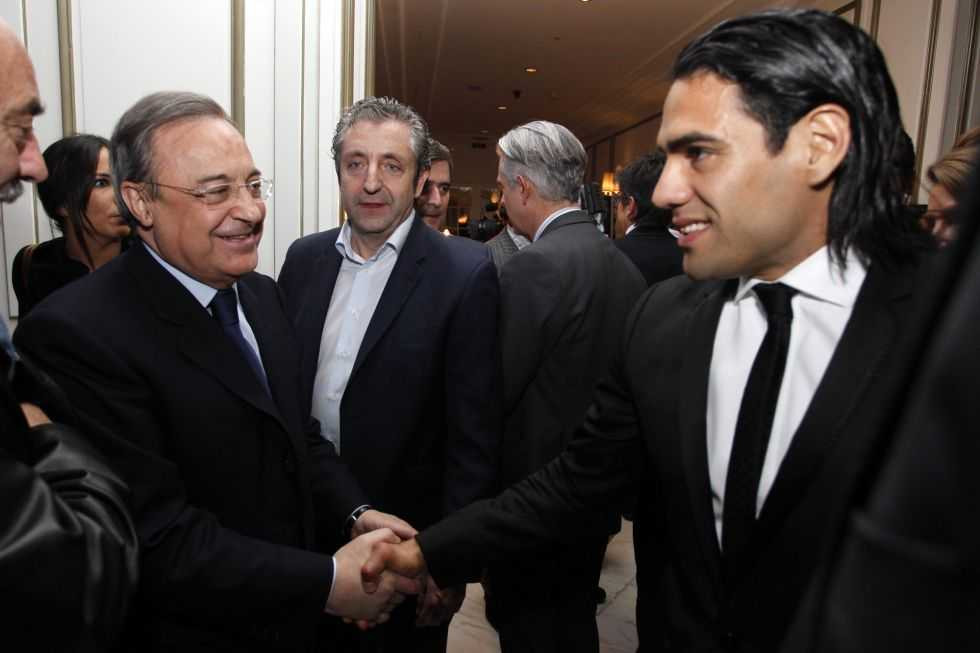 Chủ tịch Real làm ‘bồi bàn’ dụ Falcao
