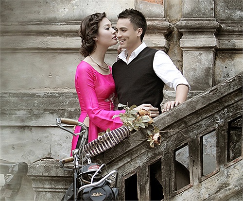 Quốc Hưng và Lan Phương đã quen nhau qua một người bạn và trúng tiếng sét ái tình ngay từ phút gặp gỡ đầu tiên. 