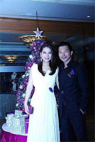 Trương Ngọc Ánh sở hữu vẻ đẹp gợi cảm và sắc sảo. Cô từng dính nghi án sửa mũi khi cách đây vài năm. Thời gian gần đây, nhiều người nhận ra sự thay đổi khá nhiều trên khuôn mặt người đẹp 36 tuổi này đặc biệt là chiếc cằm.