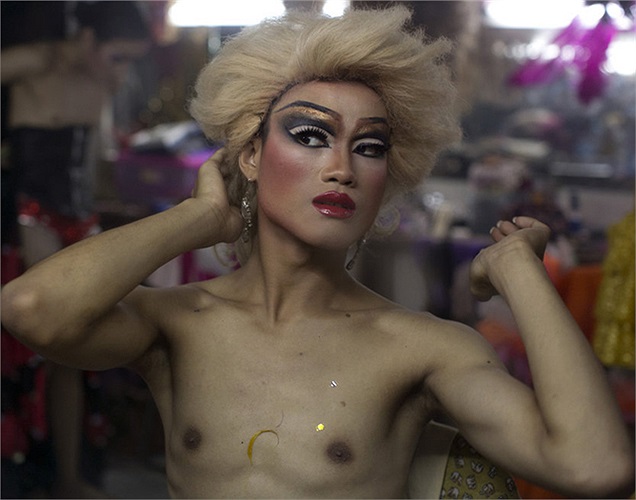 Khá nhiều vũ công tham gia show diễn Cabaret hồi tháng 9 ở Chiềng mai chưa qua phẫu thuật bơm ngực.