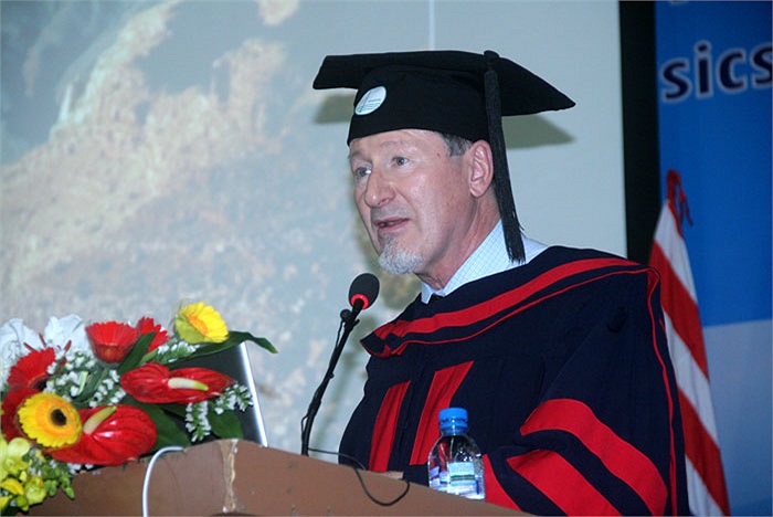 Ông cũng rất ấn tượng với những câu hỏi thông minh của sinh viên Việt Nam