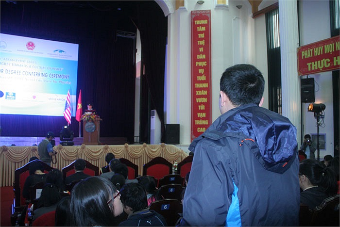 Những câu hỏi thông minh của sinh viên Việt Nam luôn khiến vị giáo sư lừng danh thế giới thích thú