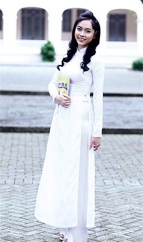 Mỗi khi rảnh rỗi, Lam Phương thích nghe nhạc, cafe với bạn bè, chụp hình, và đặc biệt là đọc sách...