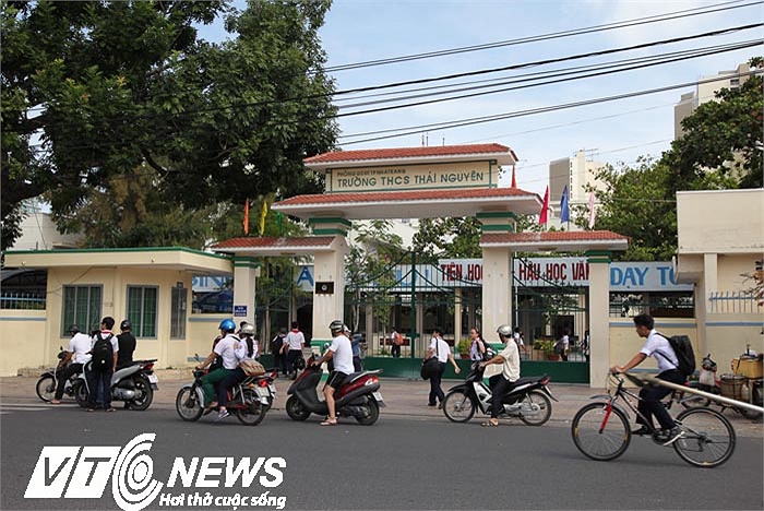 12h là khoảng thời gian đưa đón con em của nhiều bậc phụ huynh