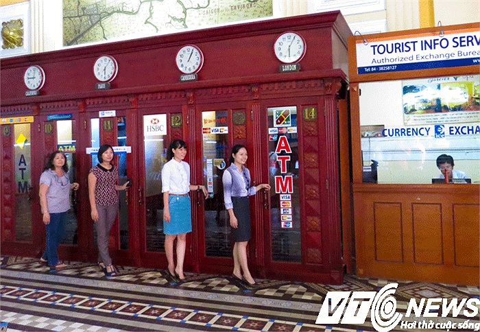 Xếp hàng đón khoảnh khắc 100 năm mới có 1 lần