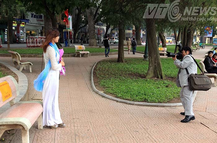 Thiếu nữ trong gió đông