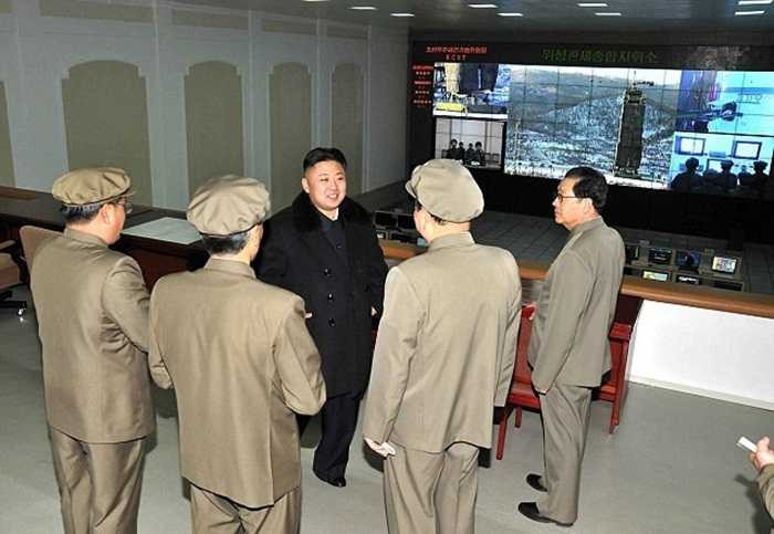 Kim Jong-un điều khiển tên lửa Triều Tiên thế nào?