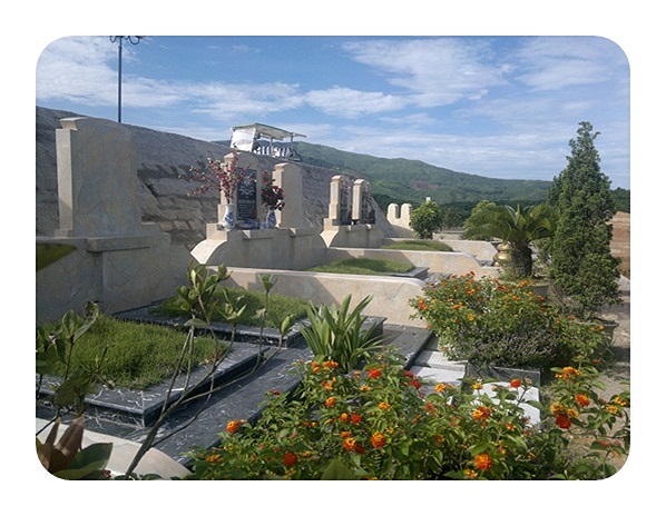 Khu mộ được ví von ' nhà liền kề' có giá vài chục triệu đồng