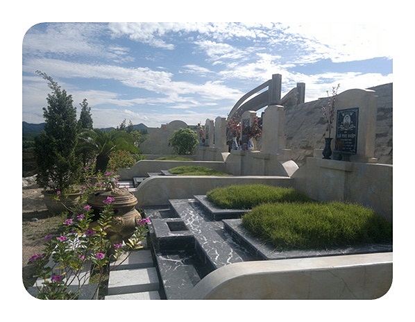  Việc cầu kỳ chọn đá xây mộ của đại gia này được lý giải là muốn có một ngôi mộ vĩnh cửu theo thời gian