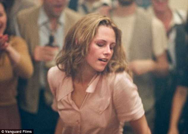 Kristen Stewart: Vai gái hư là trải nghiệm kinh khủng