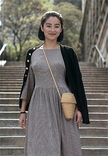 Bà từng giành giải của LHP châu Á năm 1975 và giải Kim Mã vào năm 1990.