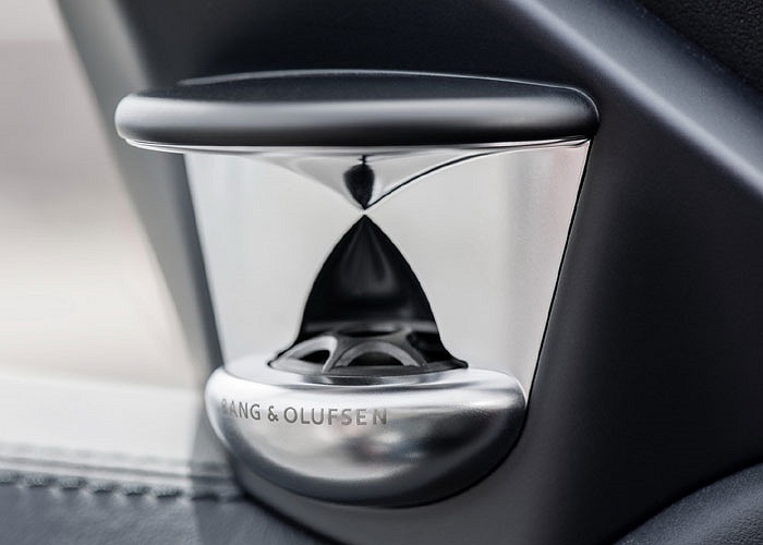 Hệ thống âm thanh cao cấp Bang&Olufsen tiếp tục hiện diện.