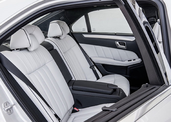 Độ an toàn cũng được tăng cường hơn với hệ thống camera đa năng cung cấp tầm quan sát 3 chiều. Hệ thống này còn cho phép đo tốc độ, vị trí của phương tiện phía trước.