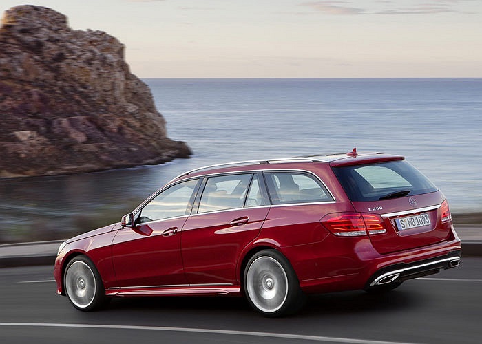 Bản E350 trang bị động cơ diesel 2.2L 201 mã lực trong khi bản E350 4MATIC trang bị động cơ diesel 3.0L 248 mã lực.