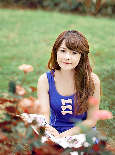 Là một gương mặt điển hình của hot girl Hà Nội xinh xắn, nữ tính, Chi Pu cũng được biết đến như là một teen model khá quen thuộc với giới trẻ. 