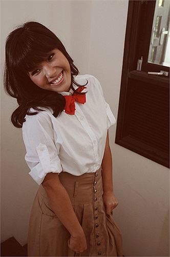 Những ca khúc làm nên tên tuổi của cô gái trẻ này như: Lúc mới yêu, Có đôi lần, Vui ngày mới, Chạm lấy ước mơ.