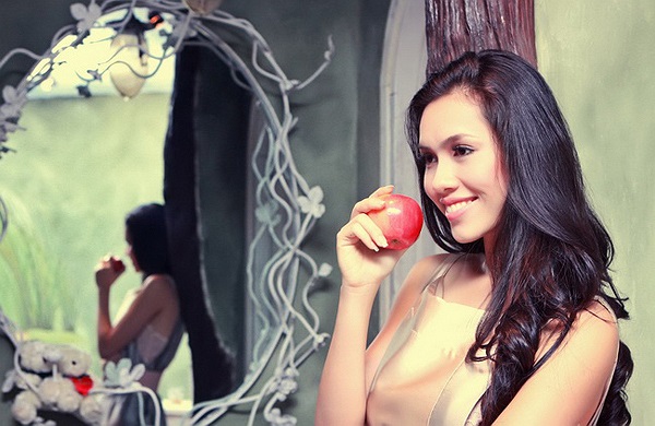 Hoàng My đang thực hiện chương trình Khám phá Việt Nam cùng đầu bếp nổi tiếng Martin Yan giới thiệu cảnh sắc, con người, văn hoá, ẩm thực Việt Nam với thế giới trên kênh Star World.