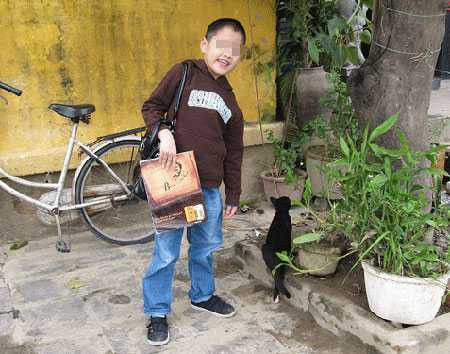 Ngỡ ngàng bé trai lớp 4 'dạy' cậu chăm vợ